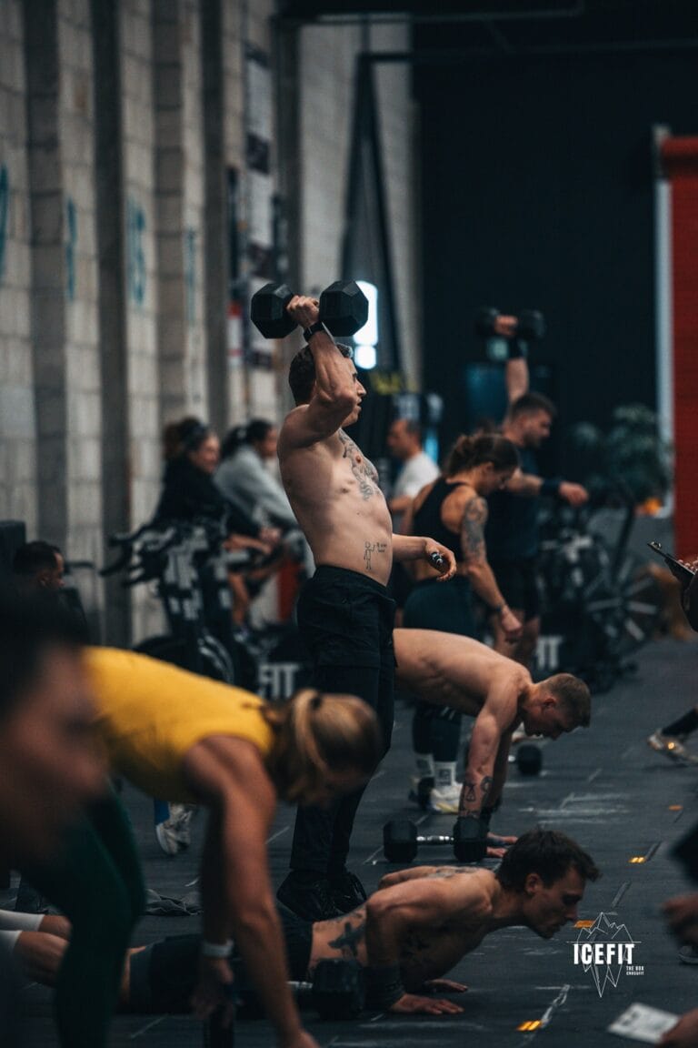 CrossFit-træning med kettlebell i ICEFIT The Box i Aarhus